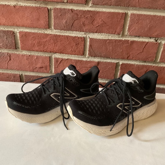 New Balance Fresh Foam Black Thunder W1080B12 Running Shoes Size 7 - Picture 11 of 11